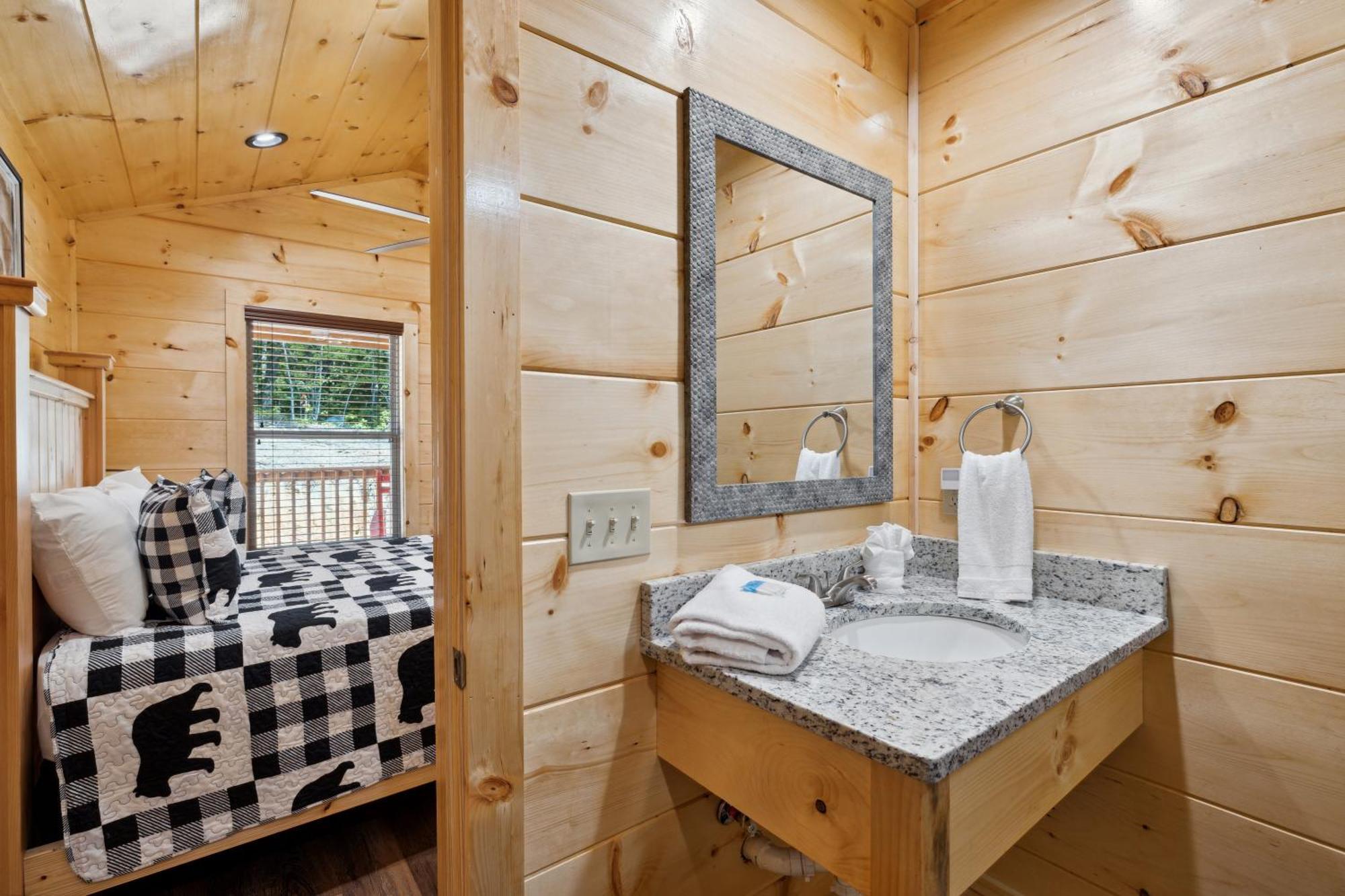 פיג'ן פורג' The 3 Bears Is A Newly Built 3 Bedroom Cabin Only 3 Minutes From The Parkway! מראה חיצוני תמונה